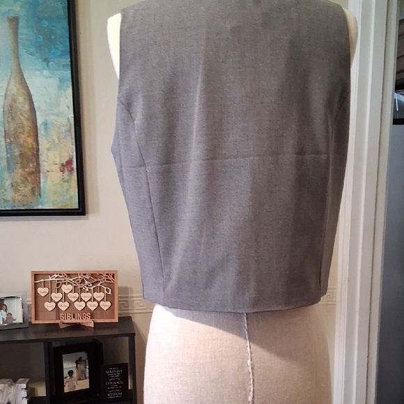 Active USA Charcoal Button-Up Vest - Picture 4 of 8